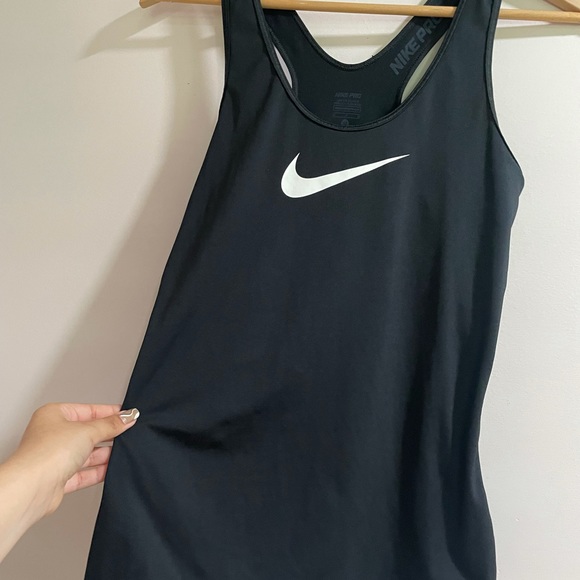 Nike Black Dri-Fit Pro Tank Size Medium - Picture 2 of 4